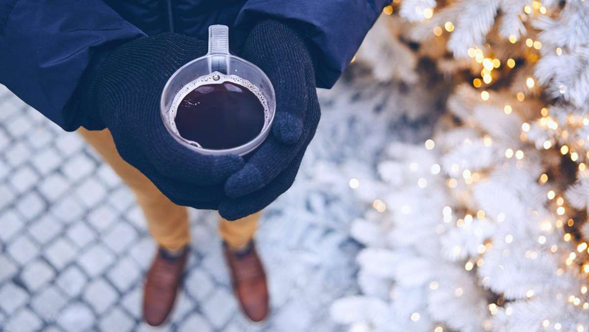 Weihnachtsmarkt-Feeling für Zuhause: So macht ihr klassischen Glühwein selbst