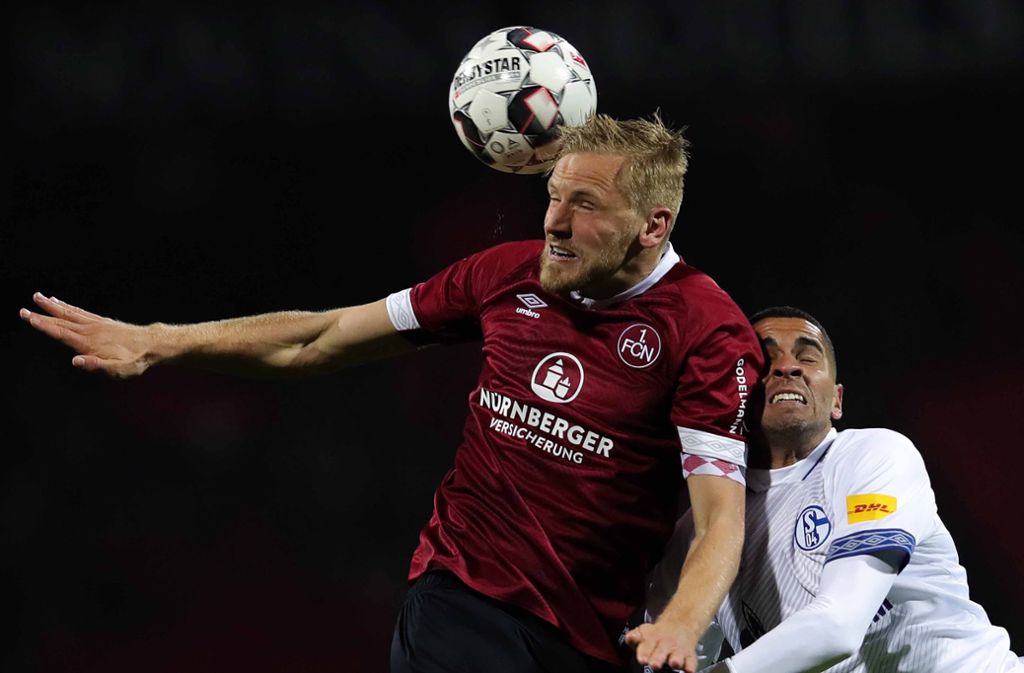 „Das ist irgendwo ein bisschen Verarschung“. (Nürnbergs Kapitän Hanno Behrens in Richtung Schiedsrichter Robert Kampka, der ihm beim 1:1 gegen Schalke 04 einen klaren Treffer verwehrt hatte).