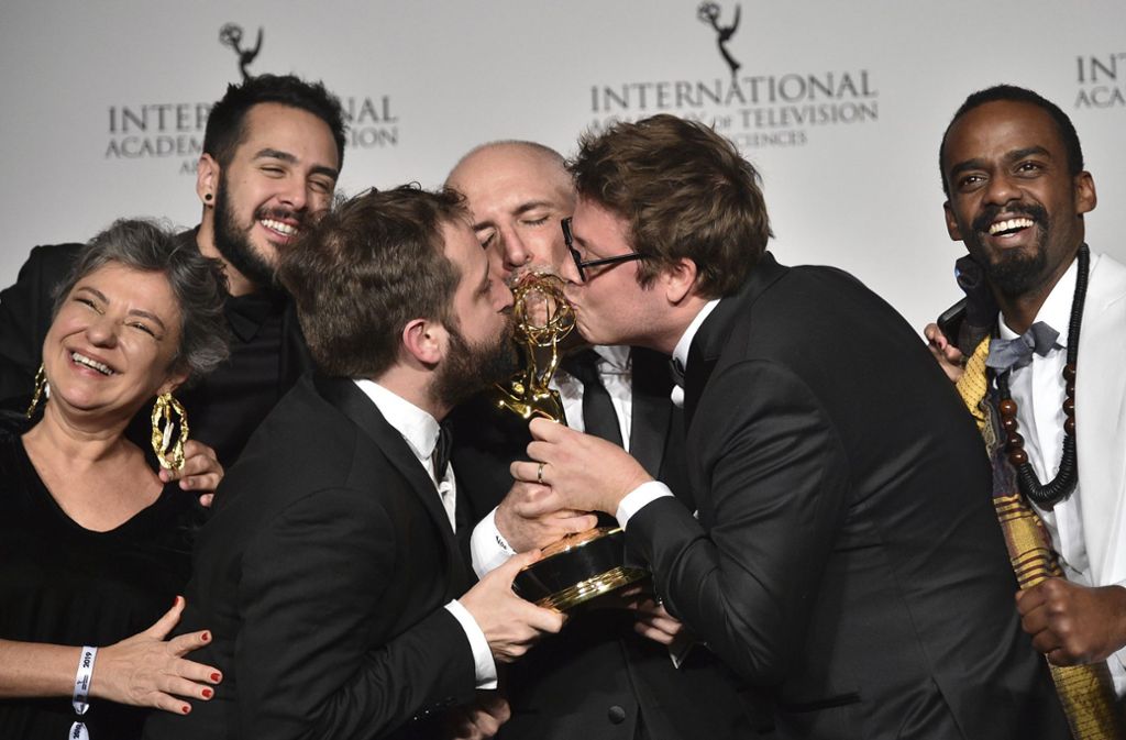 Bei der Auszeichnung zur besten Komödie bekam der Emmy besonders viel liebe ab. Diesen gewann die brasilianische Serie „Especial de Natal Porta dos Fundos“, übersetzt „Der letzte Kater“.