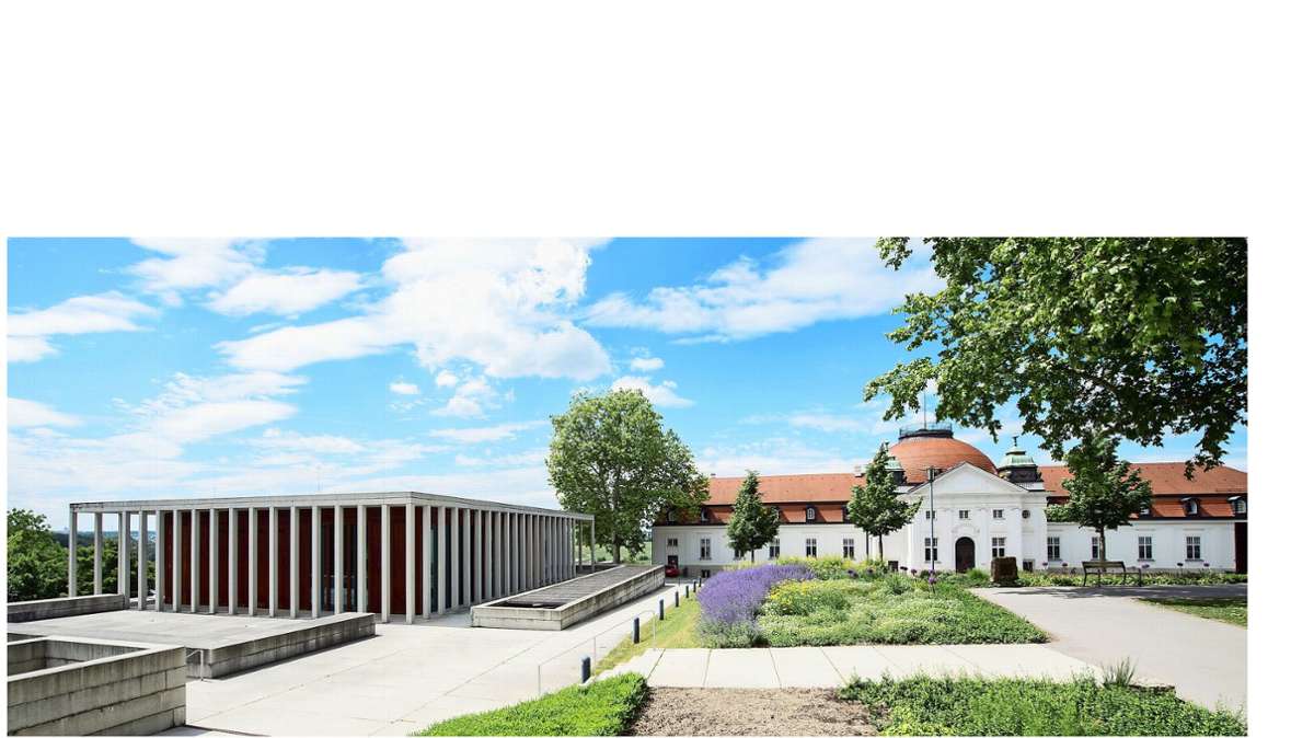 Außenansicht des Literaturmuseums der Moderne (li.) und des Schiller-Nationalmuseums in Marbach am Neckar in Baden-Württemberg, aufgenommen 2015