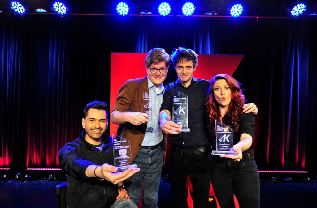 Die stolzen Gewinner: Tan Caglar, Herr Schröder, Lennart Schilgen und Tahnee (von links)