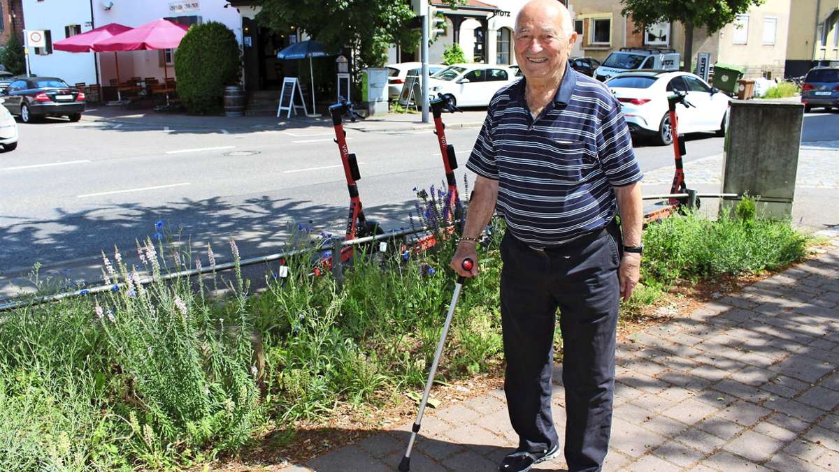 Grünstreifen in  Möhringen: Bald 90-Jähriger pflegt das Grün am Straßenrand