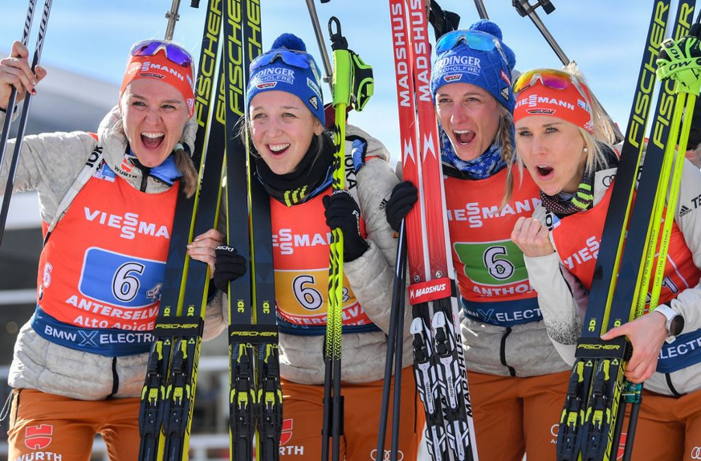 Die Frauen-Staffel arbeitete sich von Platz 19 bis auf den Silberrang vor: Denise Herrmann, Franziska Preuß, Vanessa Hinz und Karolin Horchler (v. li.)