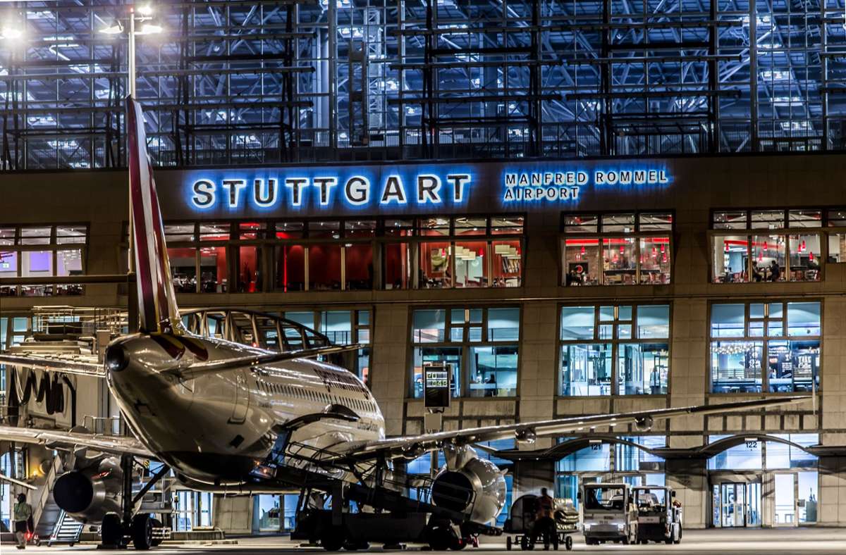 Am 22. Oktober 2014 wird der Flughafen Stuttgart offiziell in Manfred-Rommel-Flughafen umbenannt.