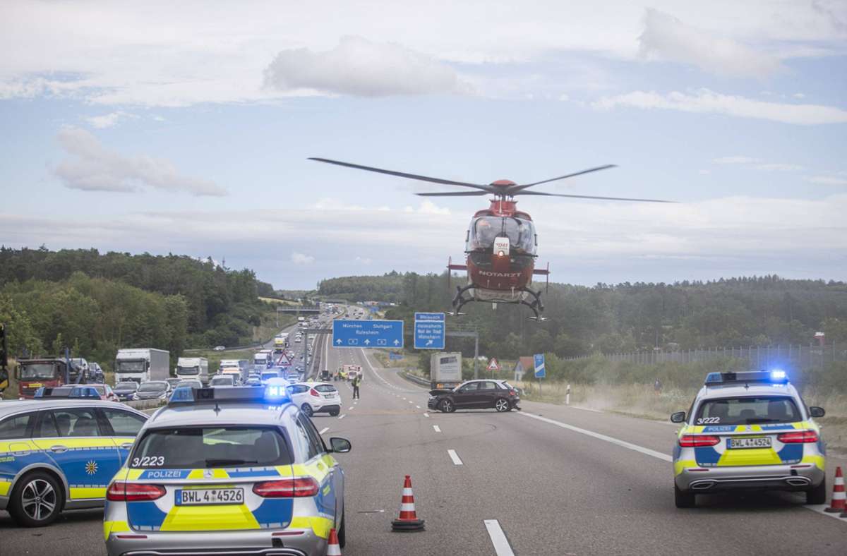 Die A8 war nach dem Unfall mehrere Stunden gesperrt. Foto: 7aktuell.de/Simon Adomat