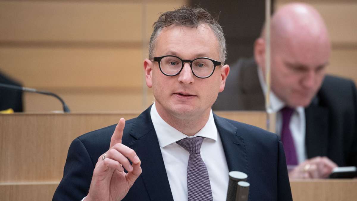  Für eine Neuauflage der grün-schwarzen Koalition hat Grünen-Fraktionschef Andreas Schwarz klare Erwartungen. Am Donnerstag werden die Sondierungsgespräche beider Partein fortgesetzt. 
