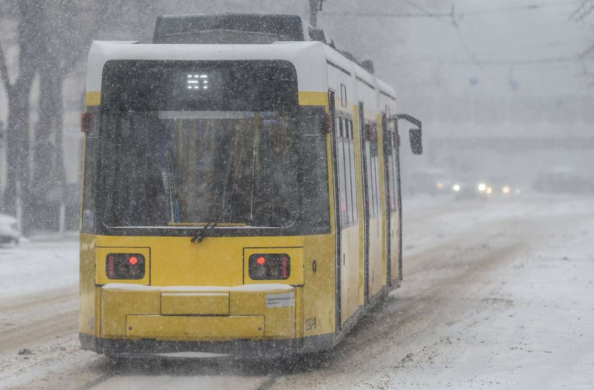 Bahn im Schnee: So sah es in der Hauptstadt aus.