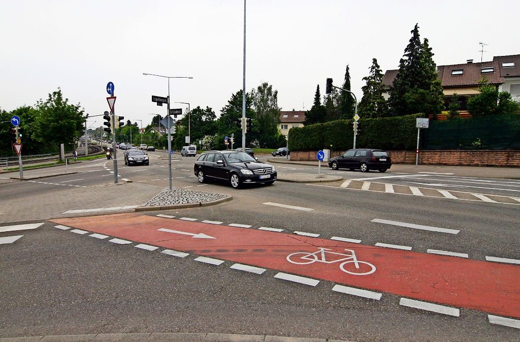 Seit Jahren gefordert, schließlich bewilligt: Die Kreuzung an der Engelberg-/Solitudestraße soll zu einem Kreisverkehr umgebaut werden. Foto: Archiv Isabelle Butschek