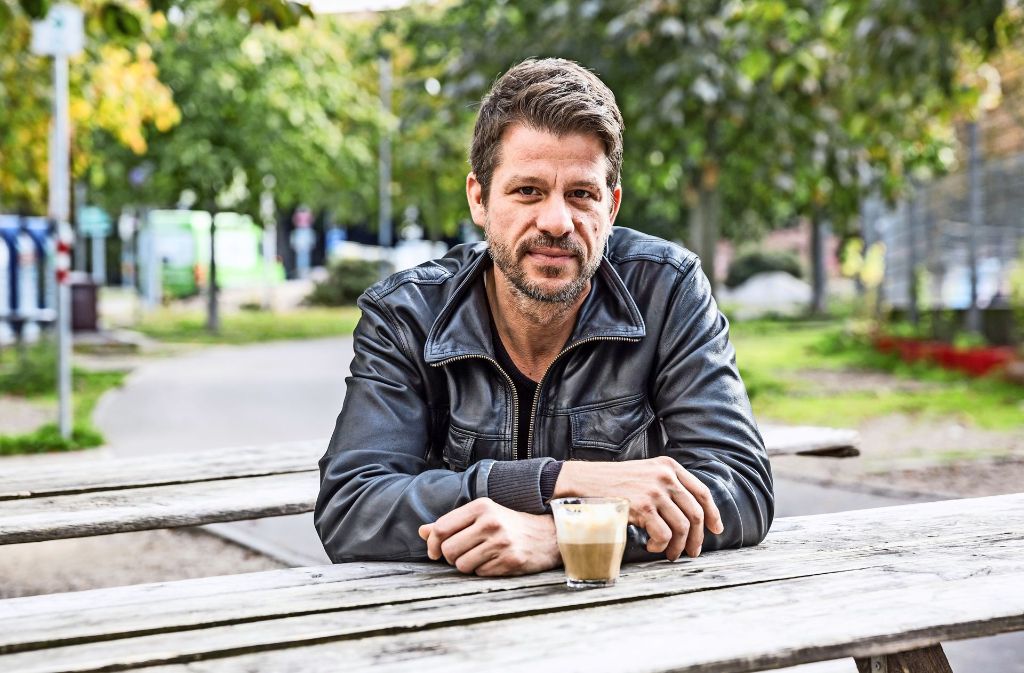 Florian Dauner, genannt Flo, bei einem Kaffee am Stuttgarter Marienplatz.
