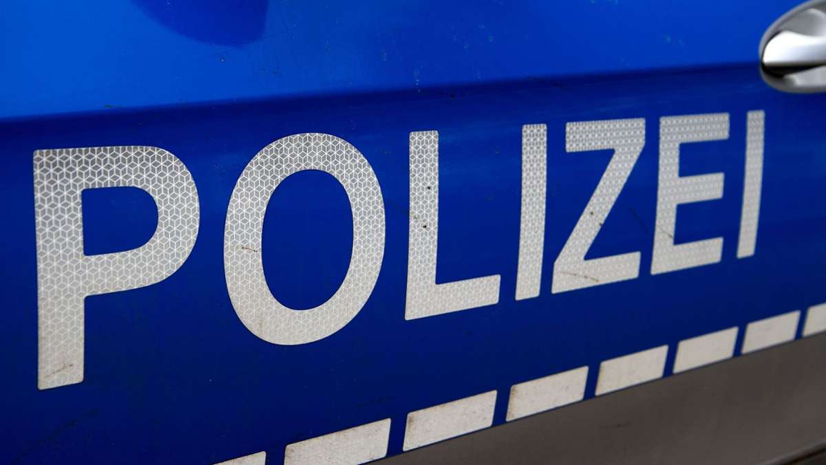 Unfallflucht in Böblingen: Autofahrer beschädigt Geländer und fährt weiter