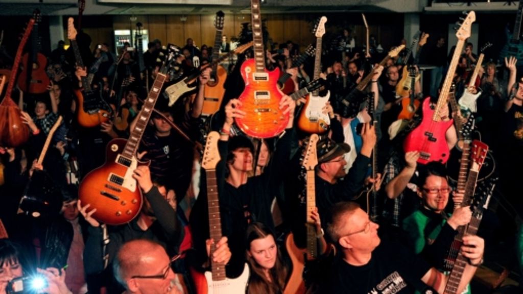Leinfelden-Echterdingen: Gitarristen spielen sich zum Weltrekord