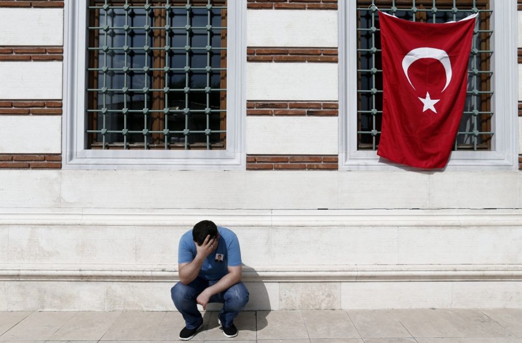 Mindestens 42 Menschen sind bei dem jüngsten Anschlag getötet worden. Die türkische Regierung versucht, zur Normalität zurückzukehren.