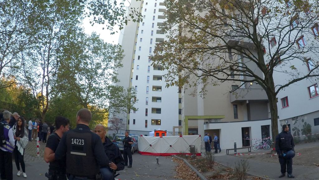 Junge in Berlin erschlagen: Wer hat das Baumstück aus dem Hochhaus geworfen?