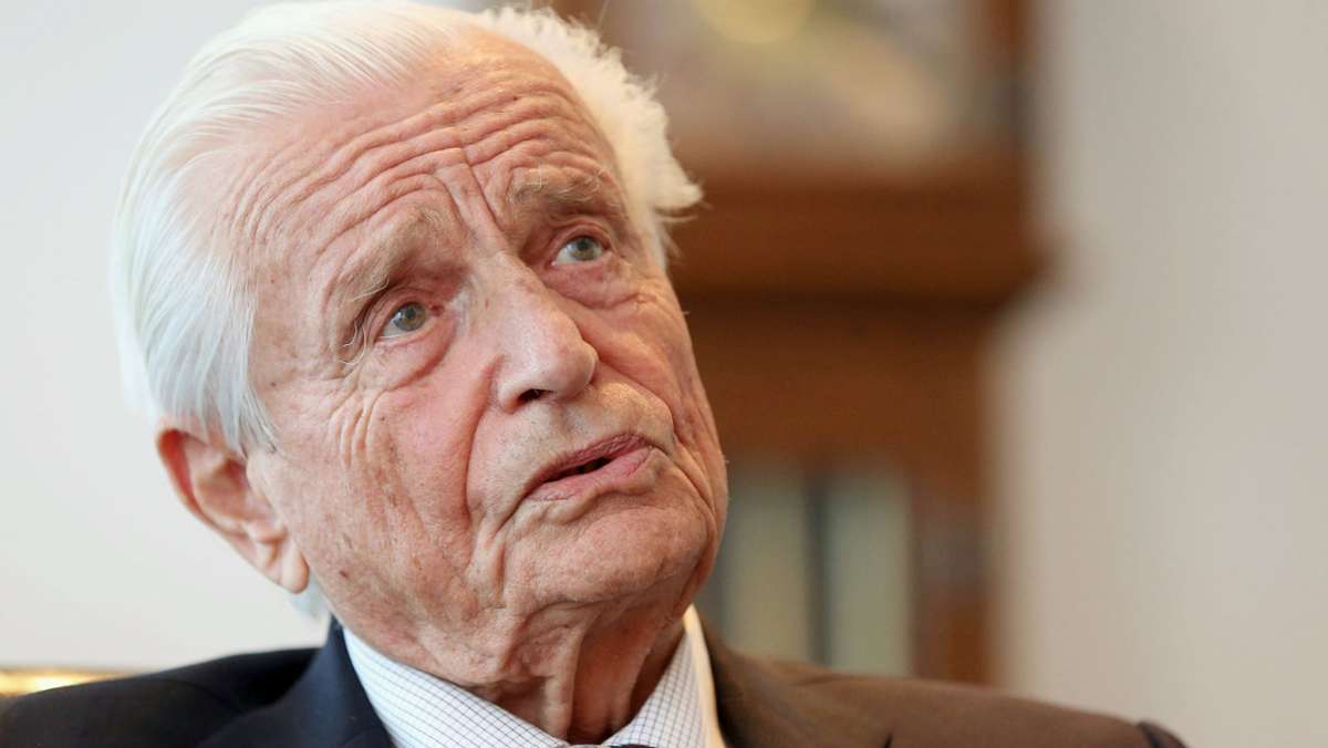  Stuttgart hat einen großen Sohn verloren: Volker Merz, der langjährige Leiter der Merz Schule, ist am Samstag im Alter von 98 Jahren gestorben. Der Pädagoge galt als Vorbild für Toleranz, Leidenschaft und Disziplin. 