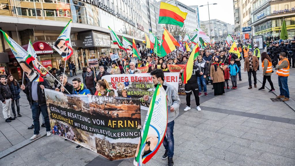 Kundgebung in Stuttgart: Kurden demonstrieren gegen türkischen Militäreinsatz in Syrien