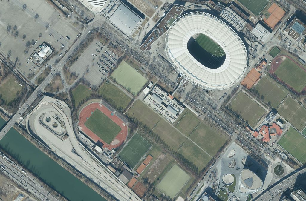 So präsentieren sich das Stadion und seine Umgebung auf dem aktuellsten verfügbaren Luftbild von 2015.