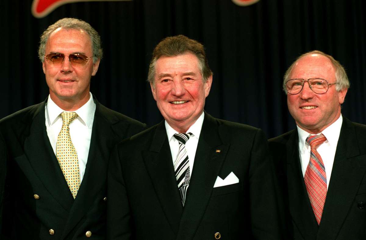 Drei Ehrenspielführer der deutschen Nationalmannschaft unter sich: von links: Franz Beckenbauer, Fritz Walter und Uwe Seeler