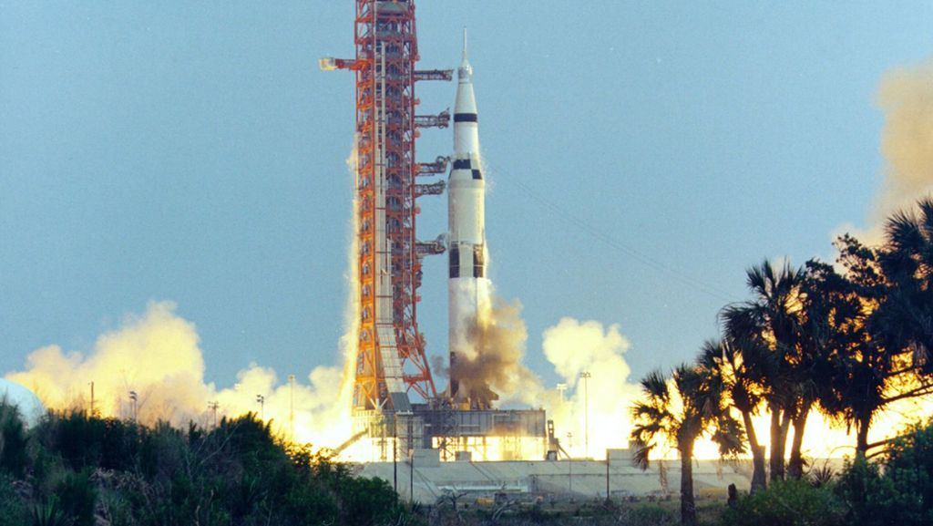  Zum dritten Mal sollen Nasa-Astronauten zum Mond – doch es kommt anders. Ein Sauerstofftank explodiert und das anschließende Rettungsmanöver bietet Hollywood-Dramatik pur. Dennoch gilt „Apollo 13“ bis heute für manche als die erfolgreichste der Missionen. 