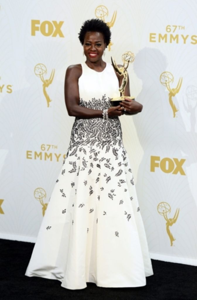 Emmy-würdiger Auftritt: „How to Get Away with Murder“-Star Viola Davis gewann als erste Schwarze überhaupt den Hauptpreis – und war auch modetechnisch ganz weit vorn.
