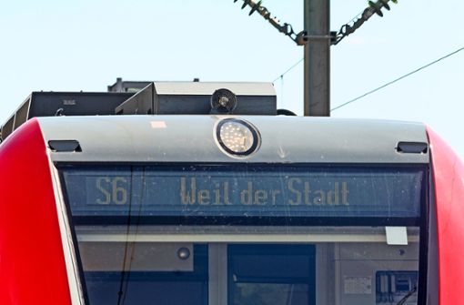 Fährt die S-Bahn bald weiter bis Calw im Nordschwarzwald? Bislang endet die S6 noch in Weil der Stadt. Foto: factum/Archiv