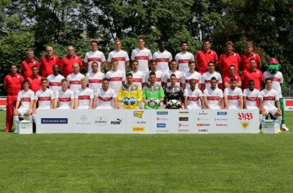 Einen Monat noch, dann darf der VfB Stuttgart wieder in der Bundesliga ran - nun hat der VfB seinen Kader beim offiziellen Fototermin vorgestellt. Hier die Bilder: