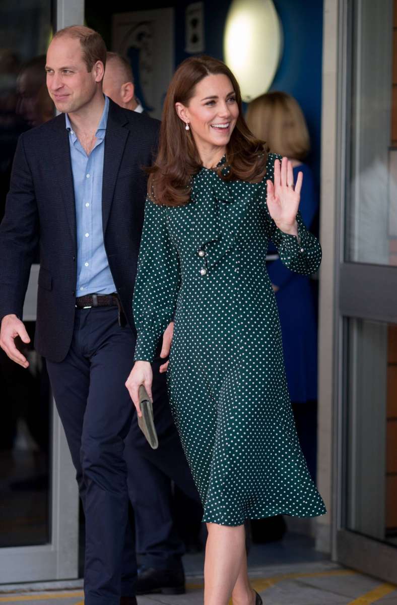 2018: Weiße Pünktchen auf dunkelgrünem Grund – dieses Schluppenkleid ist von LK Bennett, eigentlich einer Schuhmarke, der die Herzogin vertraut.