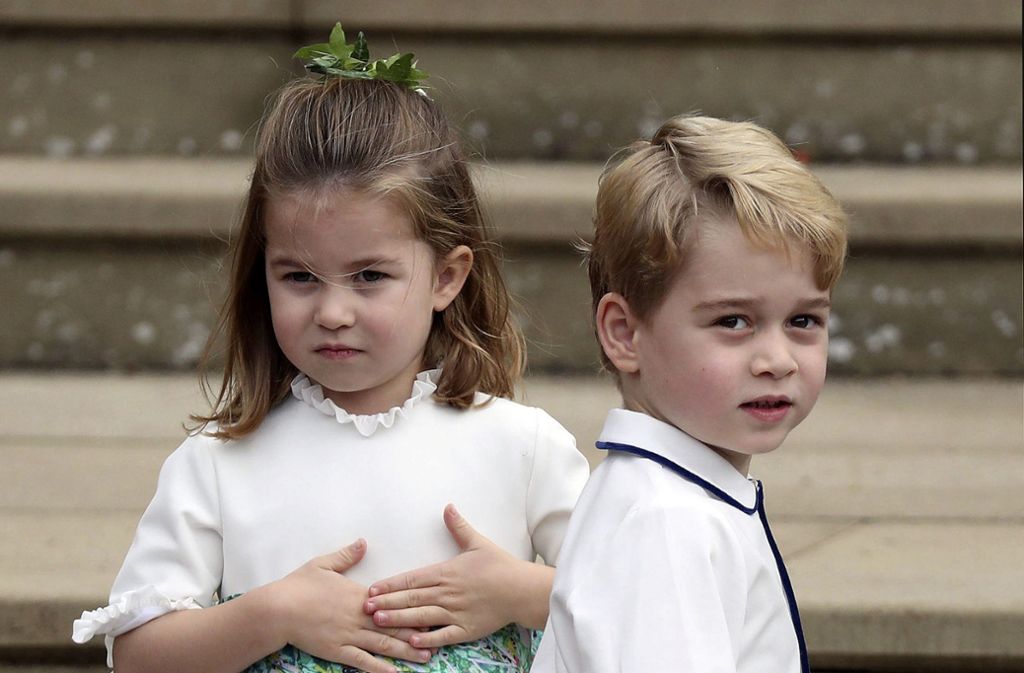 Prinzessin Charlotte und ihr älterer Bruder, Prinz George, im Oktober 2018 bei der Hochzeit von Prinzessin Eugenie.
