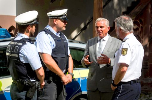 Was wussten sie von den Vorgängen?  Innenminister Strobl, Polizeipräsident Rotzinger (ganz rechts)   in Freiburg. Foto: dpa/Patrick Seeger