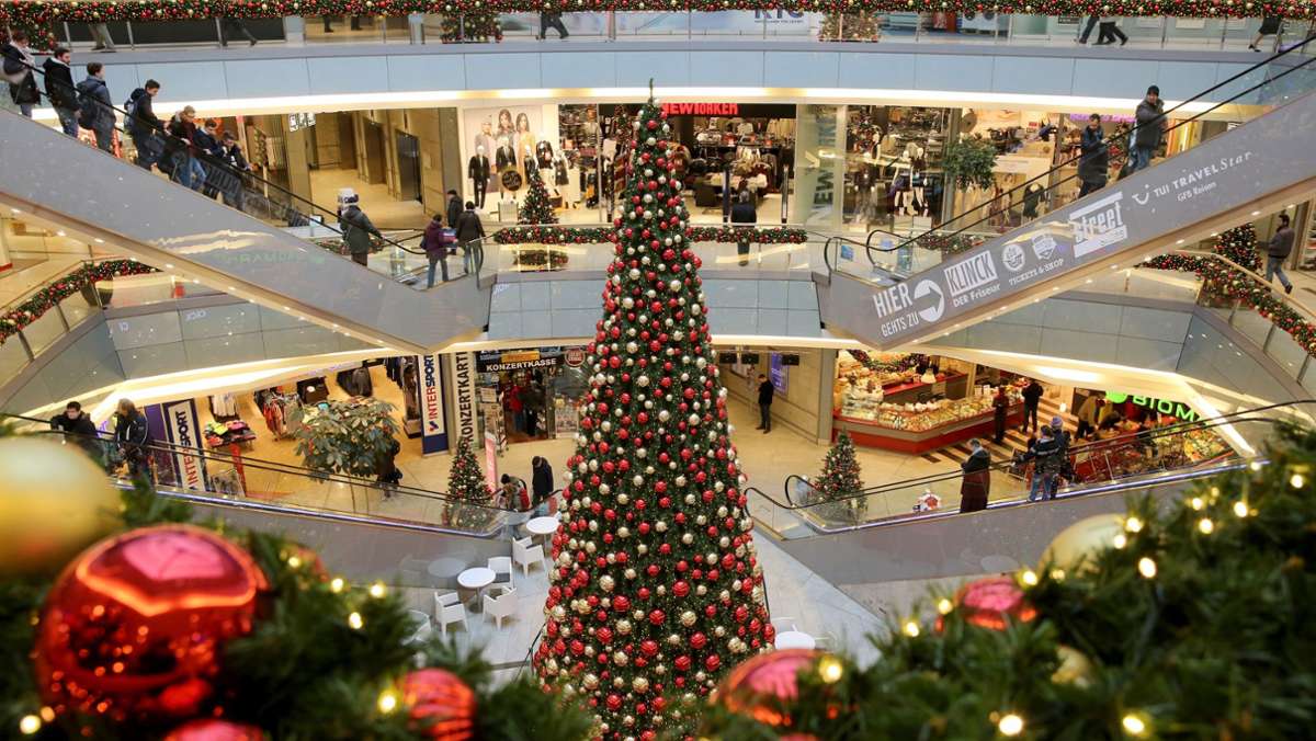  Der Einzelhandelsverband HDE kritisiert die Beschlüsse von Bund und Länder zu einer 2G-Pflicht mitten im Weihnachtsgeschäft. 