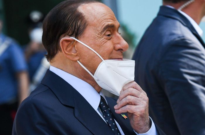 Silvio Berlusconi erneut in Krankenhaus eingeliefert