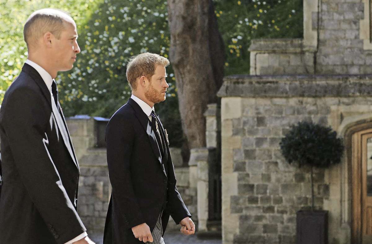 2021: Prinz William und Prinz Harry beim Begräbnis ihres Großvaters Prinz Philip.