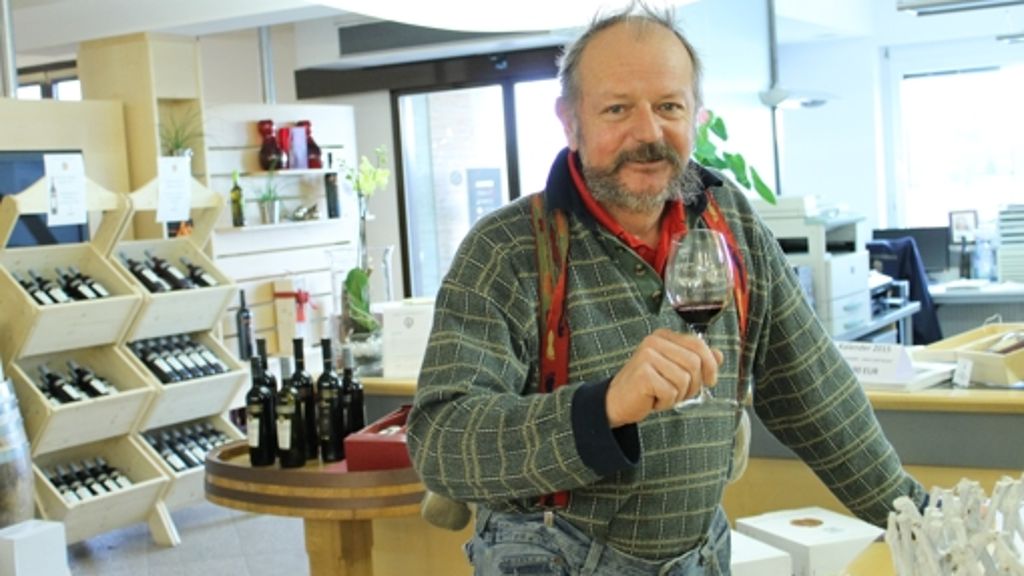  Der Steillagenweinbau ist kostspielig und zeitaufwendig. Für den Wengerter kann sich das laut dem Vorsitzenden der Weingärtner Bad Cannstatt nur lohnen, wenn er dort höherpreisige Weine anbaut. Der 2011er Shiraz ist hierfür ein gutes Beispiel. 