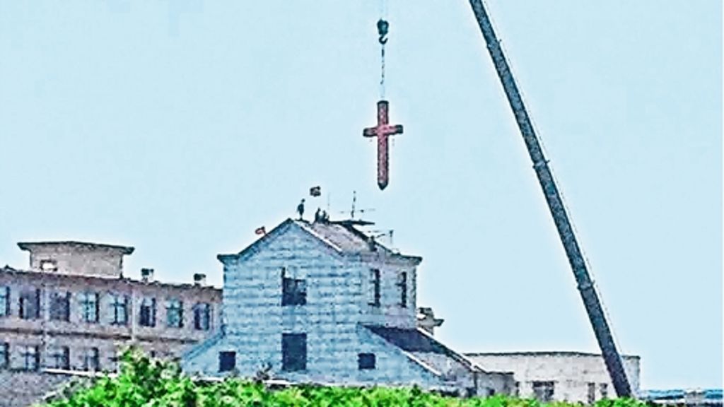 Kampf gegen Religion: China holt    Kreuze  vom Dach