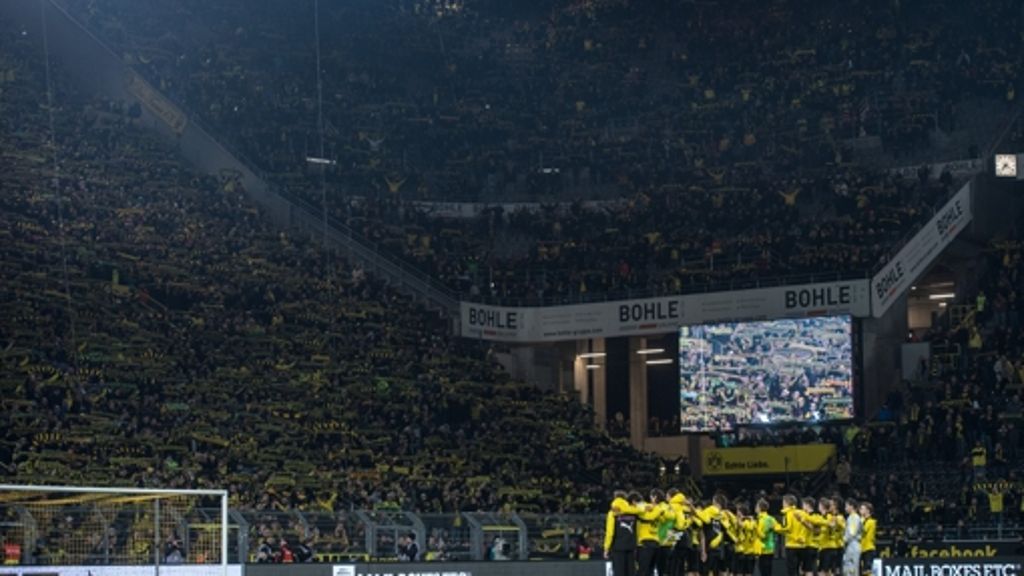  Im Dortmunder Stadion erliegt ein Fußballfan am Sonntag einem Herzinfarkt. Christian Stachowiak ist unter den 80. 000 Zuschauern. Der gebürtige Stuttgarter berichtet von Geisterspiel-Atmosphäre. 
