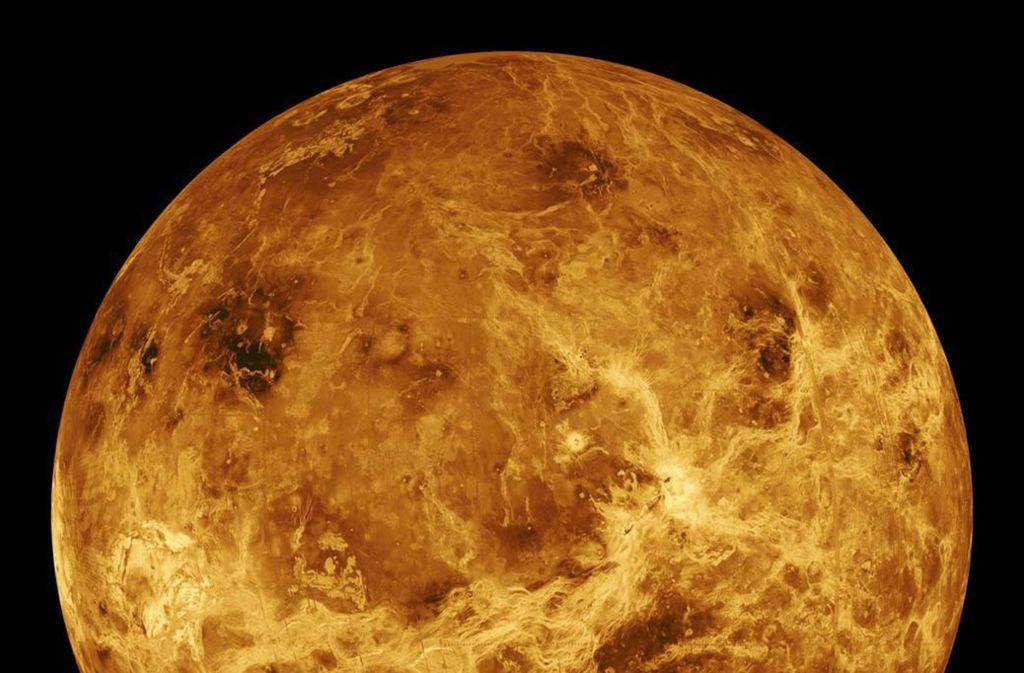 Auf ihrer Umlaufbahn kommt die Venus der Erdbahn mit einem minimalen Abstand von 38 Millionen Kilometern am nächsten. Mit einem Durchmesser von 12 100 Kilometern hat sie eine ähnliche Größe wie der Blaue Planet.