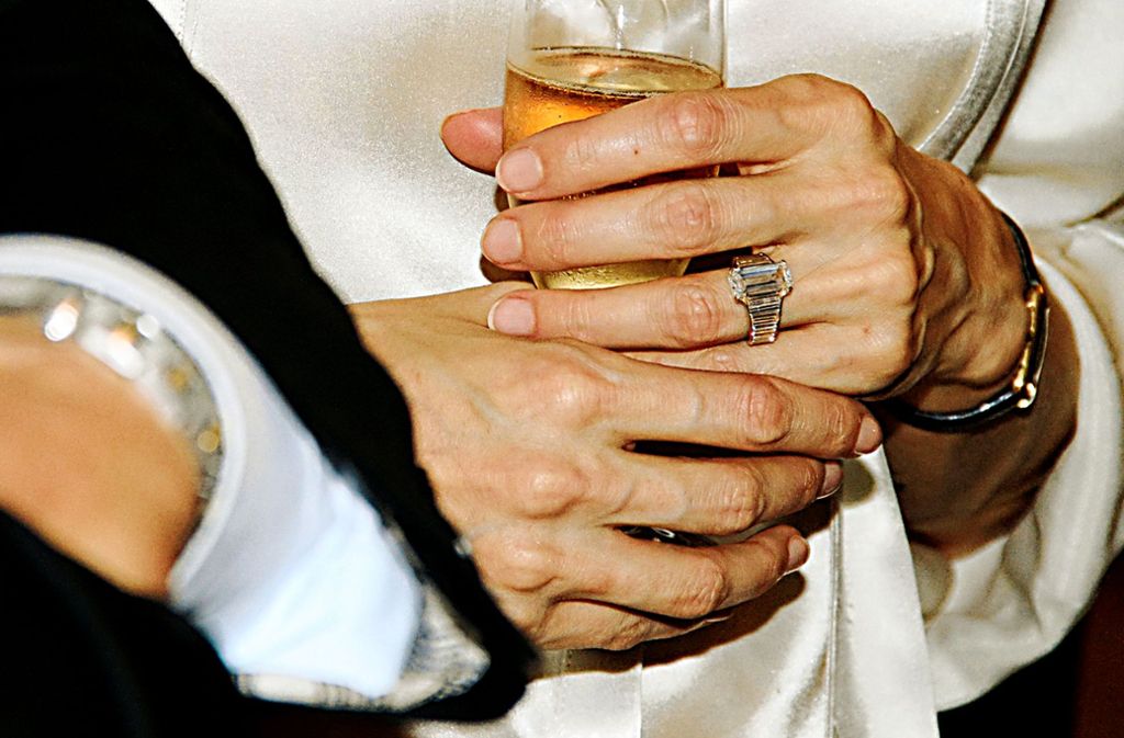 2012: Pitt und Jolie geben ihre Verlobung bekannt.