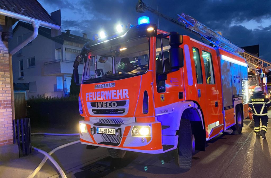 Am frühen Montagmorgen rückt die Feuerwehr zu einem Einsatz in Arnegg (Alb-Donau-Kreis) aus.