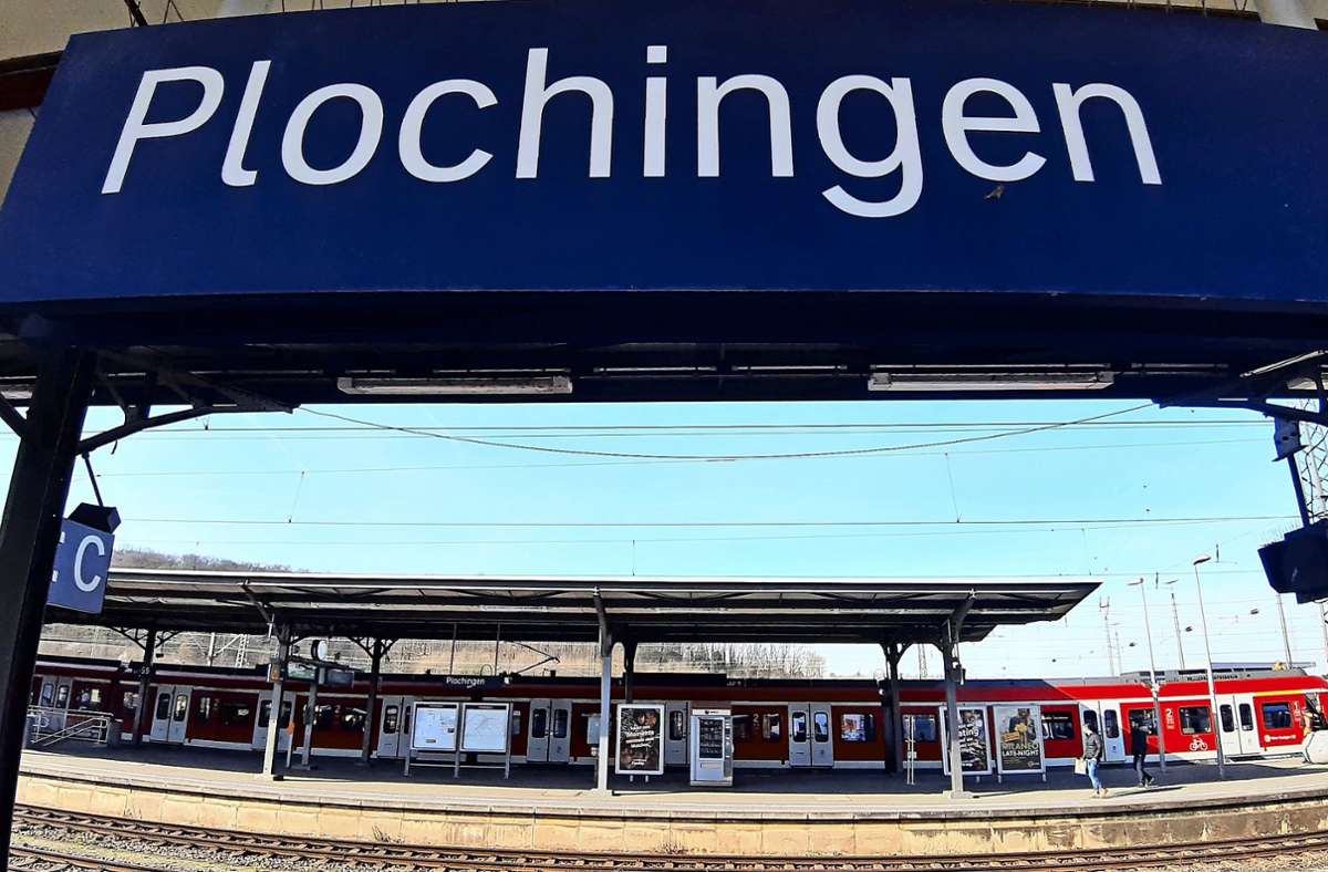Der Bahnhof Plochingen ist bislang nur zum Teil barrierefrei. Fünf von sieben Bahnsteigen sind nur über Treppen erreichbar. Foto: /Elke Hauptmann