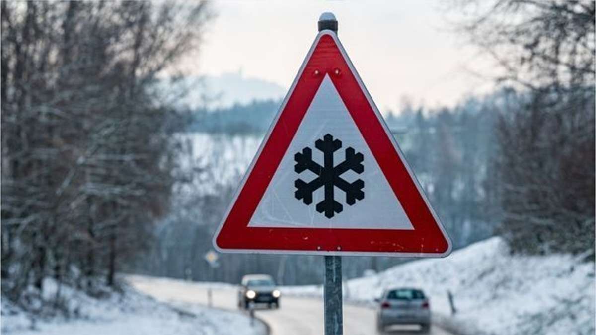 Stilvolle Worauf Weist Dieses Verkehrszeichen Hin Schnee Fotos