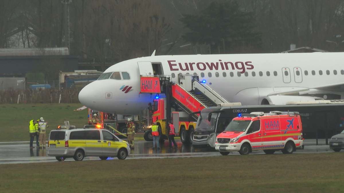 Hamburg Flughafen: Flieger platzen bei Landung zwei Reifen