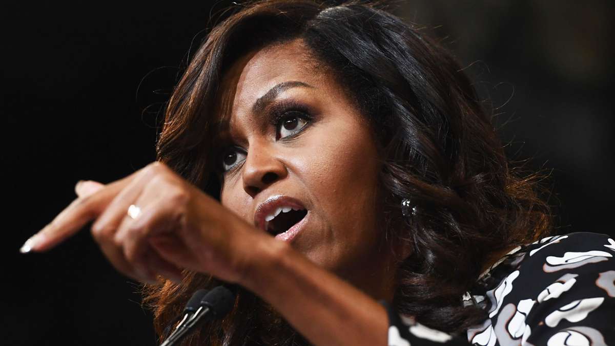  Nachdem Herzogin Meghan in einem aufsehenerregenden Interview von Rassismus berichtet hat, äußerte sich nun die frühere First Lady der USA. Michelle Obama zeigte sich angesichts der Vorwürfe nicht überrascht. 