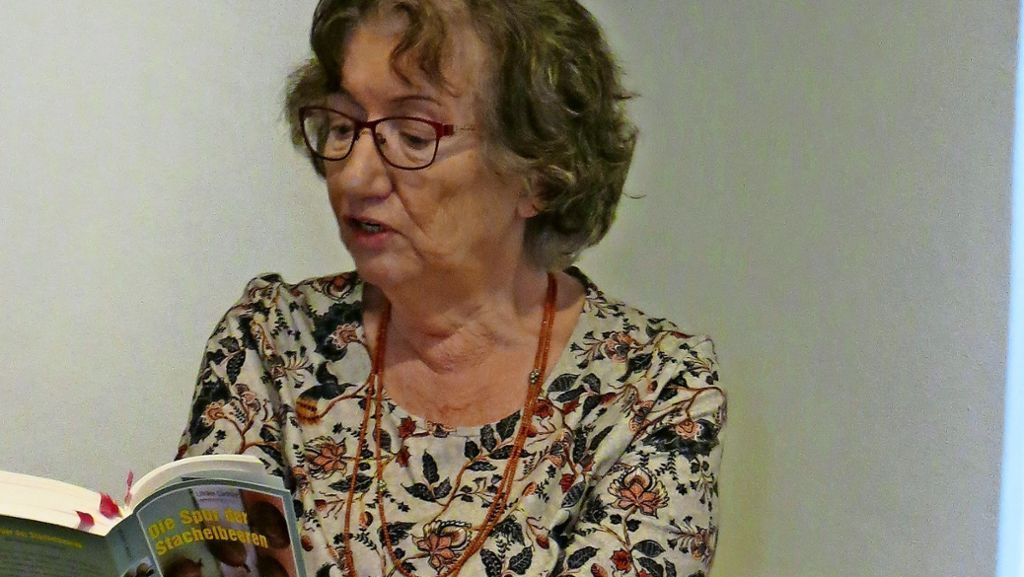  Ulrike Ladnar hat in der Lazarett-Ausstellung aus ihrem Buch gelesen. Die Hauptperson arbeitet in einem Lazarett. 