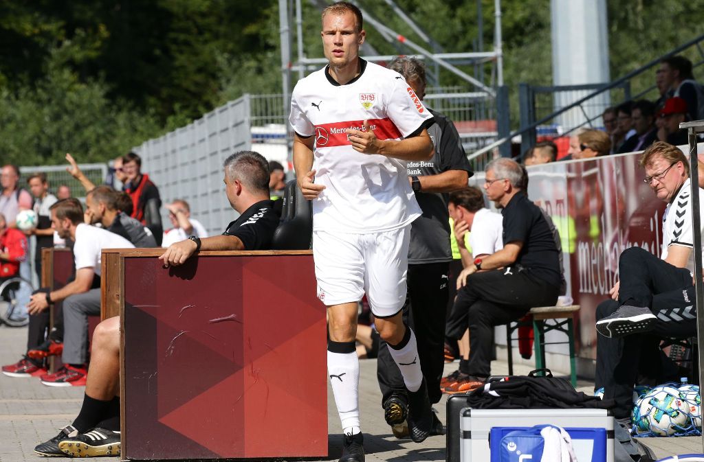 Holger Badstuber vom VfB Stuttgart wird beim Testspiel gegen die SG Sonnenhof Großaspach vorzeitig ausgewechselt.