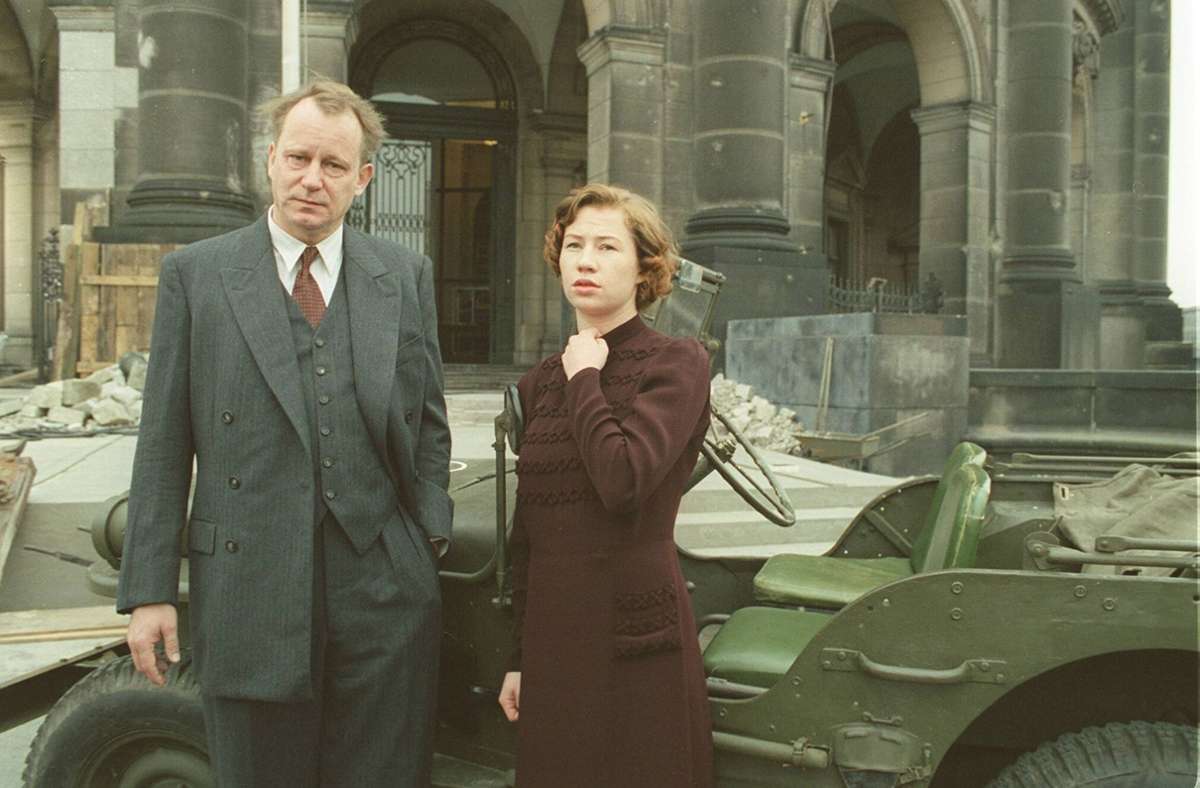 Stellan Skarsgård und Birgit Minichmayr in Taking Sides (2001)