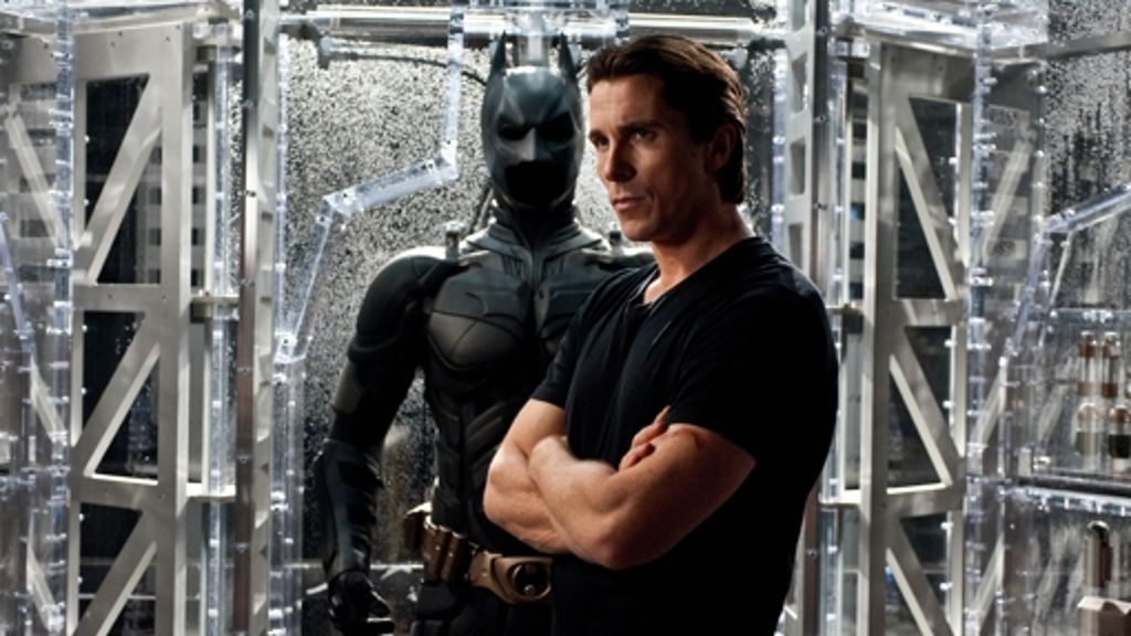  Der Schauspieler Christian Bale adelt fast alle Filme, in denen er mitspielt. Auch als Batman in „The Dark Knight Rises“ beweist er, dass er Gold ist für die Besetzungsstrategen Hollywoods. 