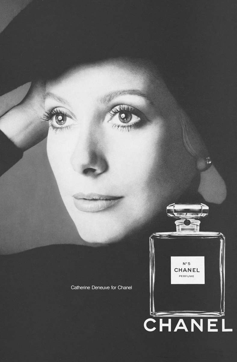 Auch Catherine Deneuve – fotografiert 1968 von Richard Avedon – machte Werbung für den Duft.