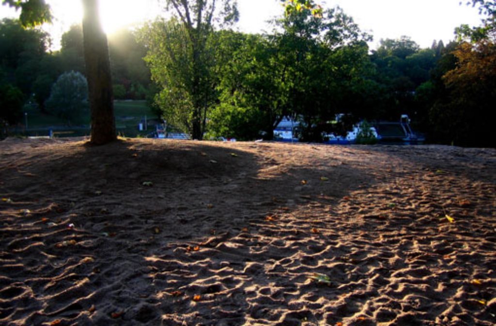 Auf rund 800 Quadratmetern feinstem Sandstrand kommt ein Hauch von Urlaubstimmung am Stuttgarter Neckarufer auf.