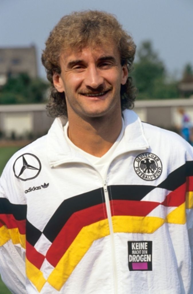 Auch Rudi Völler trug lange Zeit einen Schnurrbart.