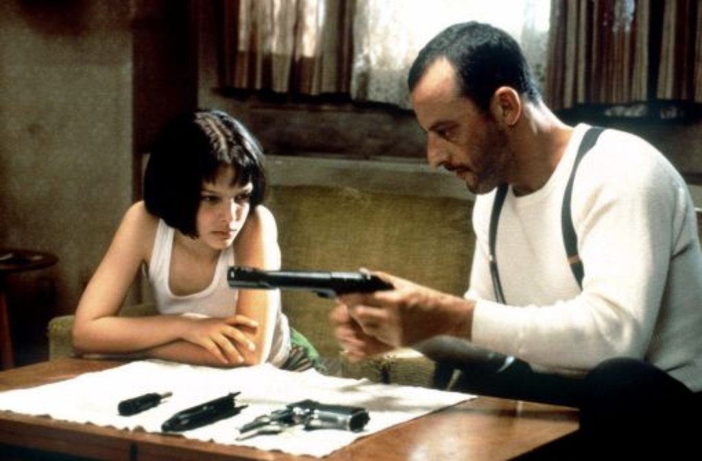 Bereits mit ihrem Filmdebüt "Léon - Der Profi", in dem sie als Waisenkind beieinem Killer (Jean Reno) in die Lehre geht, erregte Portman als Zwölfjährige internationales Aufsehen.