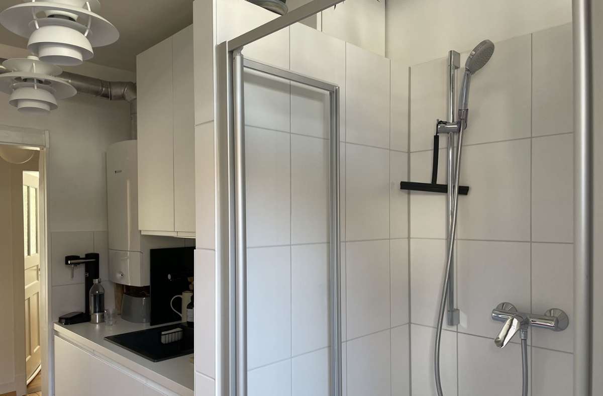 Typisch für Stuttgarter Altbauten: Die Dusche ist in der Küche.